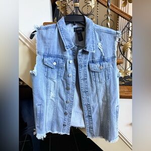 Karen Kane Distressed DenimJean Vest.EUC Button front Sleeveless.Pockets.size S